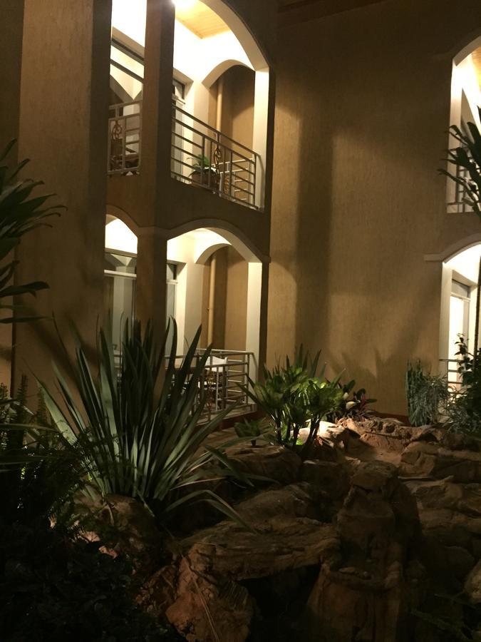 Heaven Restaurant & Boutique Hotel 키갈리 외부 사진